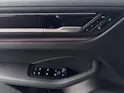 PORSCHE Macan 4