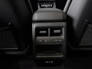 PORSCHE Macan 4