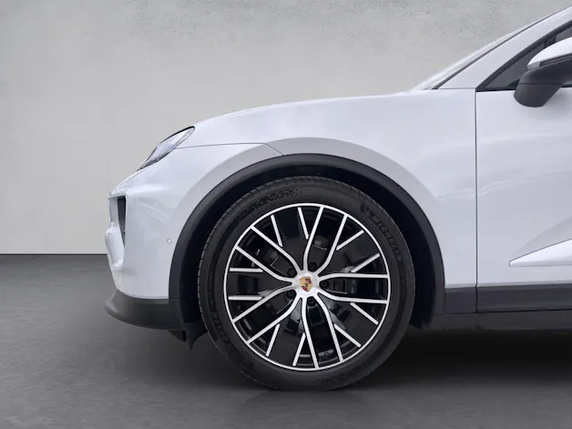 PORSCHE Macan 4