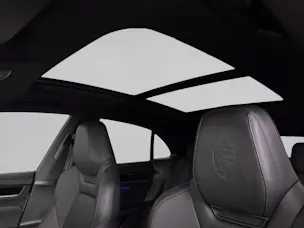 PORSCHE Macan 4