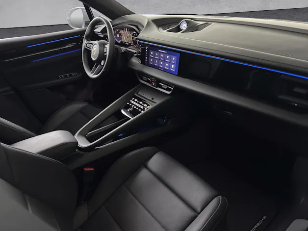 PORSCHE Macan 4