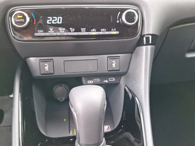 Toyota Yaris 1.5 VVT-i HSD Trend