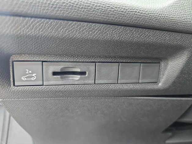 PEUGEOT 308 SW 1.2 Hybrid GT