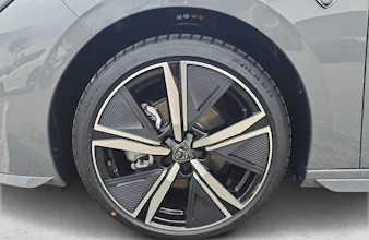 https://vehicle.imgix.net/4491516/2d9be816-617d-4fb6-844d-79d95c072fd5.jpg