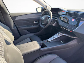 https://vehicle.imgix.net/4491525/ce7bddd9-27e8-4efe-9335-a755d4f77d0b.jpg