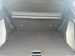 Fahrzeugbild PEUGEOT 2008 1.2 Hybrid 145 Allure Premium