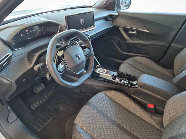 PEUGEOT 2008 1.2 Hybrid 145 Allure Premium