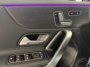 https://vehicle.imgix.net/4491640/c8612ca0-1272-45a0-bbfd-c2fbd5c5a6c6.jpg