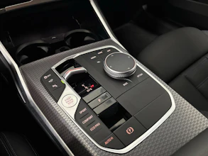 https://vehicle.imgix.net/4491658/be143c38-c80a-43f9-8545-fe1c558f398f.jpg