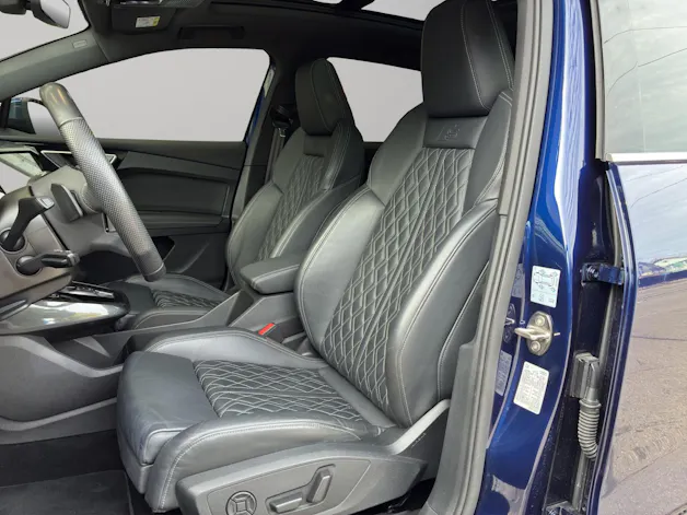 AUDI Q4 e-tron 50 quattro