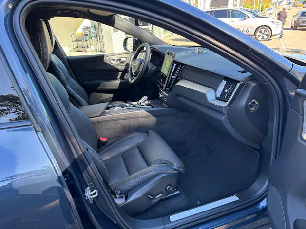 VOLVO XC60 2.0 T8 TE Ultra Dark eAWD