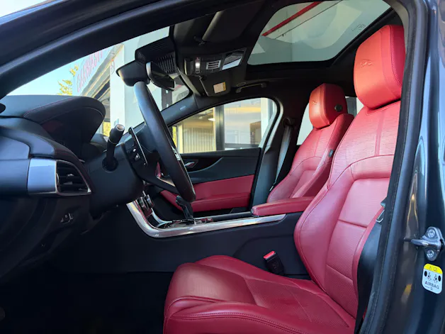 Jaguar XE 2.0 T 300 Sport AWD