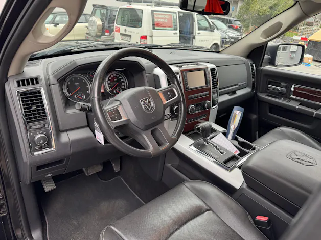 DODGE RAM 1500 Laramie Crew Cab