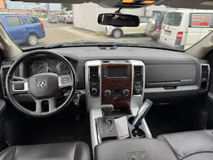 DODGE RAM 1500 Laramie Crew Cab