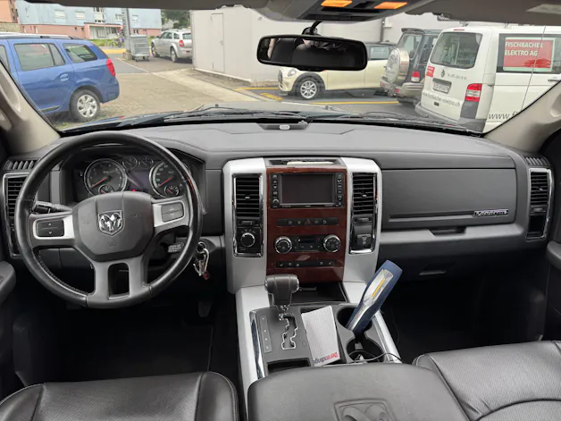 DODGE RAM 1500 Laramie Crew Cab