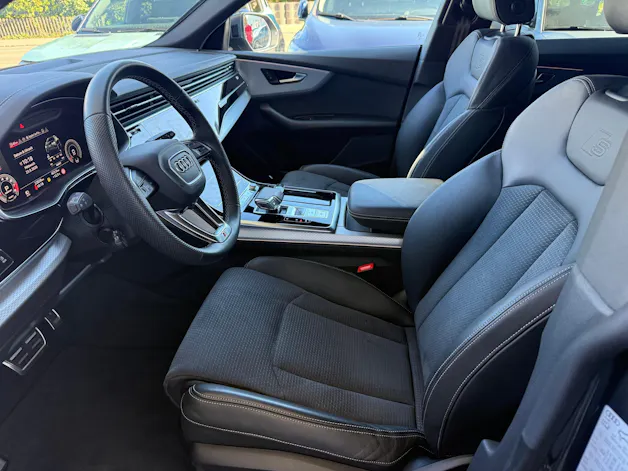 AUDI SQ8 SUV TFSI quattro tiptronic