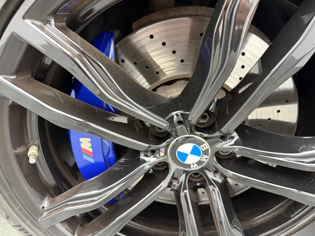 BMW X5M Edition Black Fire Steptronic / Akrapovic Abgasanlage / H&R Federn / 360° Kamera / Panoramadach / H&K Soundsystem