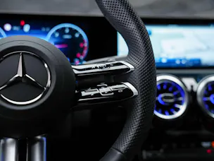 MERCEDES-BENZ CLA 200 d AMG Night Edition *ALL BLACK*Facelift*Ambientebeleuchtung*