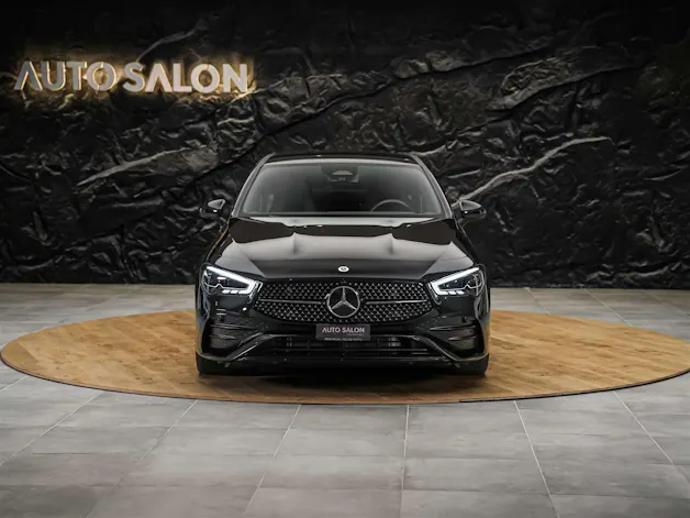 MERCEDES-BENZ CLA 200 d AMG Night Edition *ALL BLACK*Facelift*Ambientebeleuchtung*