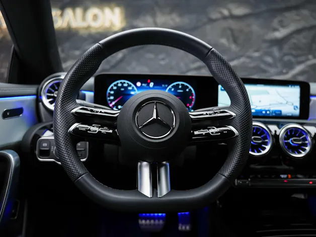 MERCEDES-BENZ CLA 200 d AMG Night Edition *ALL BLACK*Facelift*Ambientebeleuchtung*