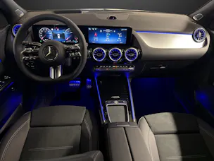 MERCEDES-BENZ GLA 250 4MATIC Swiss Star