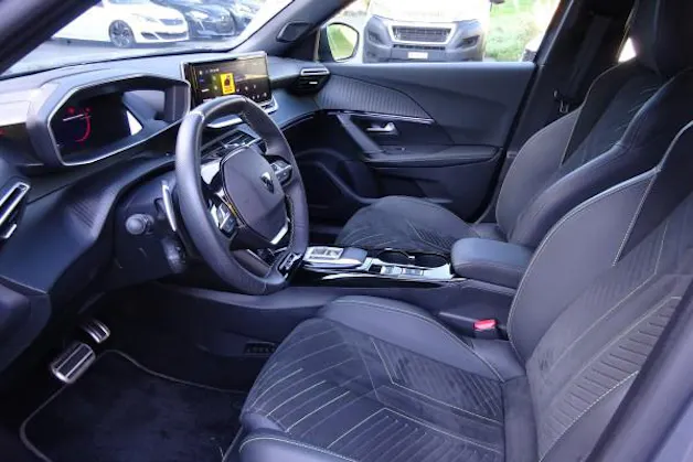 PEUGEOT 2008 1.2 145 MHEV GT