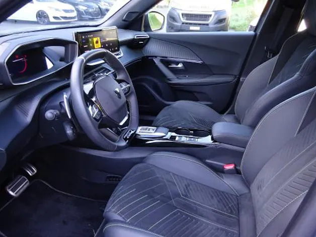 PEUGEOT 2008 1.2 145 MHEV GT