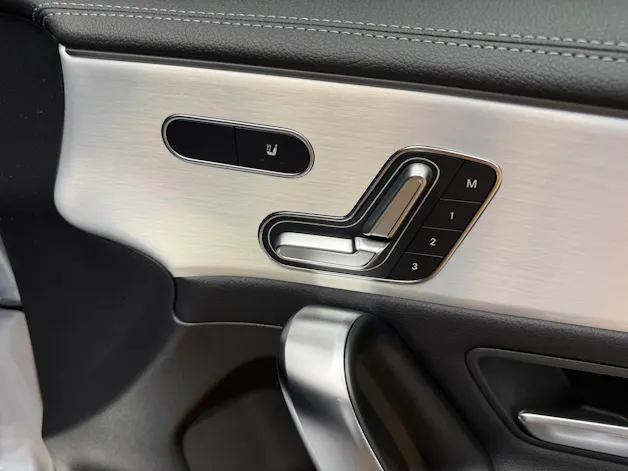 MERCEDES-BENZ A 220 4M - AMG / DISTRONIC / 360 Grad Kamera / Leder-Paket / Winter-Paket / Night-Paket