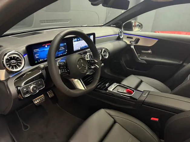 MERCEDES-BENZ A 220 4M - AMG / DISTRONIC / 360 Grad Kamera / Leder-Paket / Winter-Paket / Night-Paket