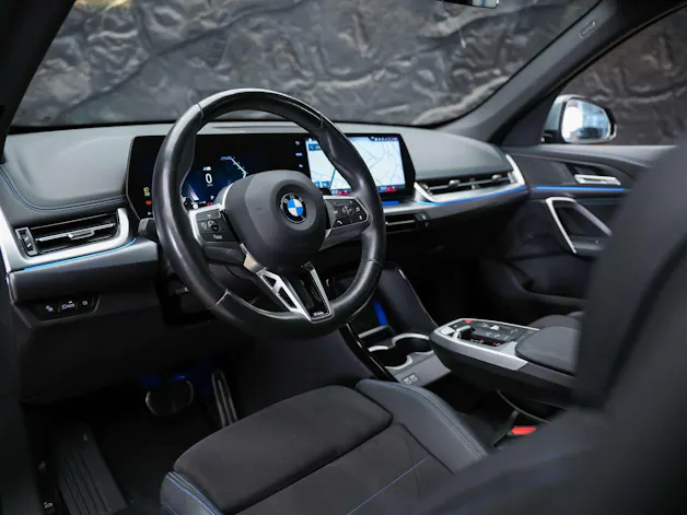 BMW X1 xDrive 23i M Sport *20" Felgen*Abstandstempomat*AHK*