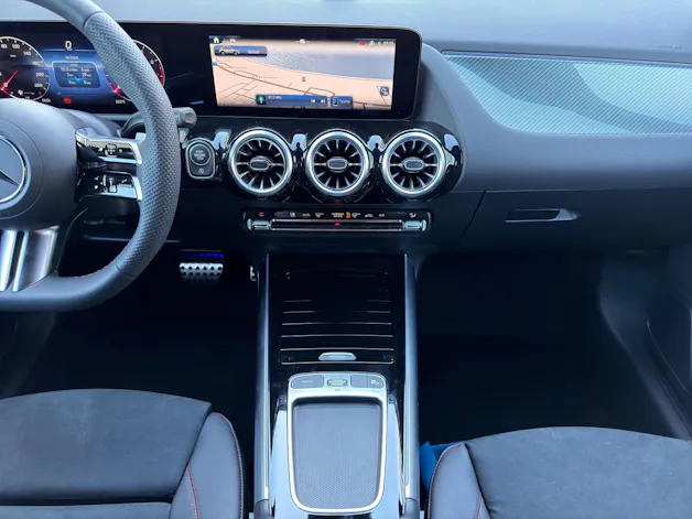 MERCEDES-BENZ GLA 200 Night Star 7G-DCT