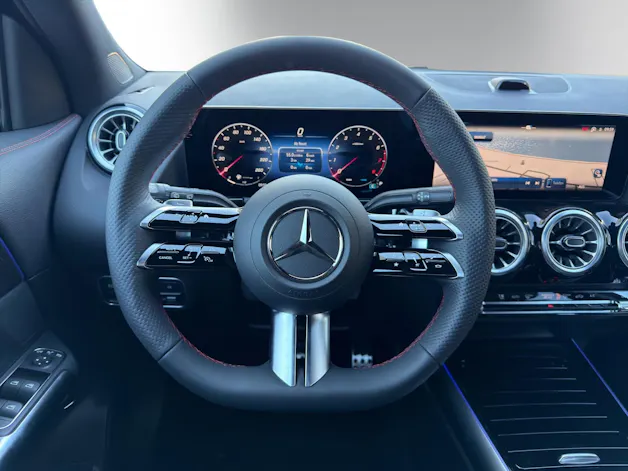MERCEDES-BENZ GLA 200 Night Star 7G-DCT