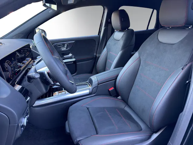 MERCEDES-BENZ GLA 200 Night Star 7G-DCT
