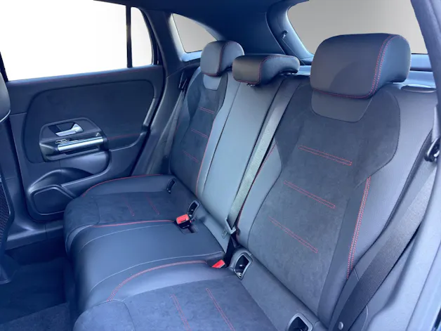 MERCEDES-BENZ GLA 200 Night Star 7G-DCT