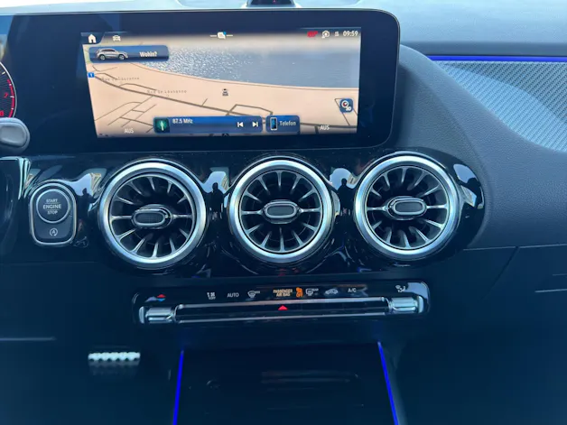 MERCEDES-BENZ GLA 200 Night Star 7G-DCT