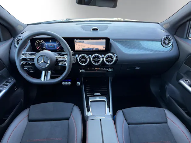 MERCEDES-BENZ GLA 200 Night Star 7G-DCT