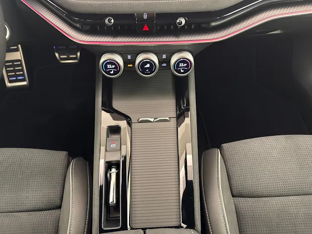 SKODA Superb 2.0 TSI Sport. 4x4 DSG