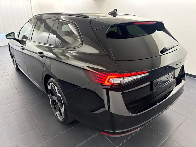SKODA Superb 2.0 TSI Sport. 4x4 DSG