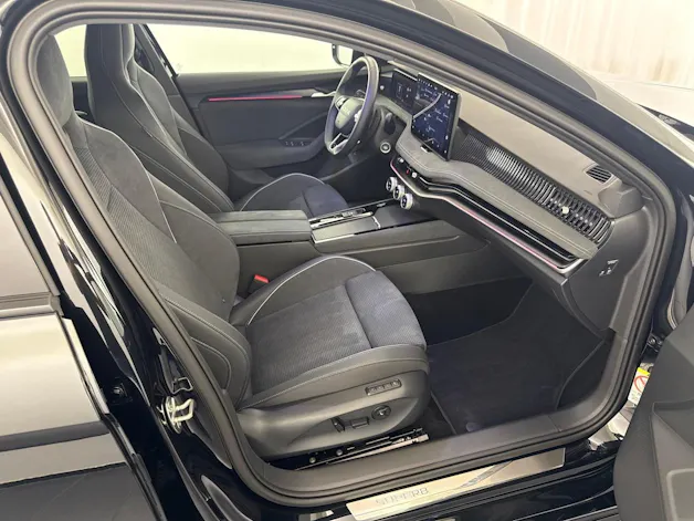 SKODA Superb 2.0 TSI Sport. 4x4 DSG