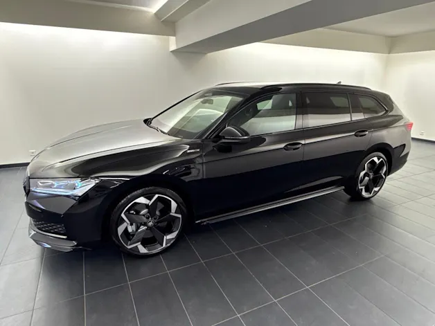 SKODA Superb 2.0 TSI Sport. 4x4 DSG