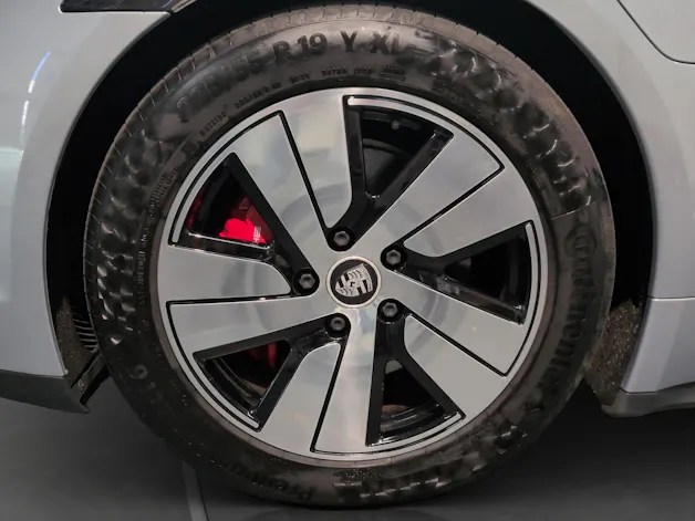 PORSCHE Taycan 4S