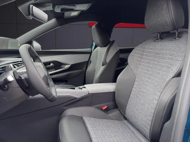 PEUGEOT 5008 MHEV Allure Premium e-DSC6