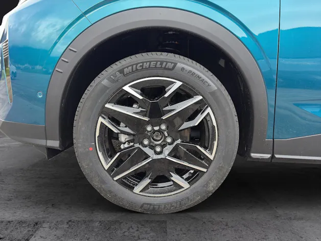 PEUGEOT 5008 MHEV Allure Premium e-DSC6