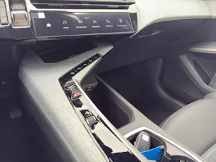 PEUGEOT 5008 MHEV Allure Premium e-DSC6