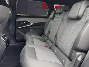 PEUGEOT 5008 MHEV Allure Premium e-DSC6