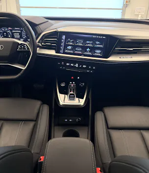 AUDI Q4 e-tron 50 quattro