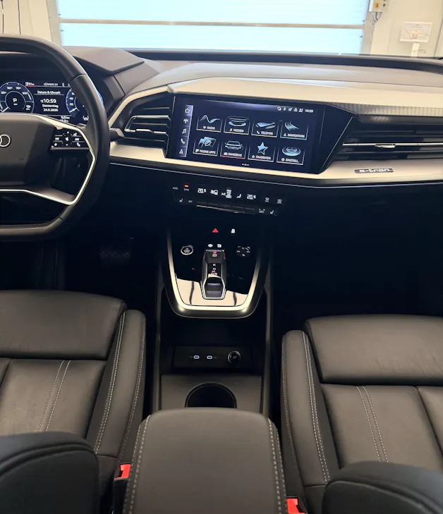AUDI Q4 e-tron 50 quattro