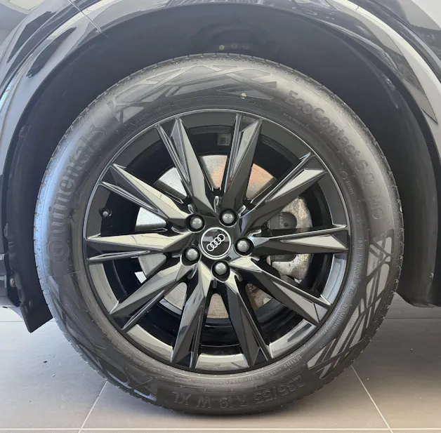 AUDI Q4 e-tron 50 quattro