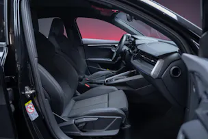AUDI S3 Limousine 2.0 TFSI quattro S-Tronic / Rückfahrkamera / Ambientebeleuchtung / Tempomat