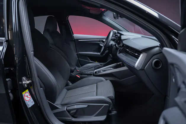 AUDI S3 Limousine 2.0 TFSI quattro S-Tronic / Rückfahrkamera / Ambientebeleuchtung / Tempomat